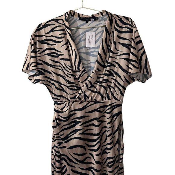 Sally LaPointe Zebra Short Sleeve Drop Collar Faux Wrap Dress Black Tan Size 4 - Picture 3 of 16